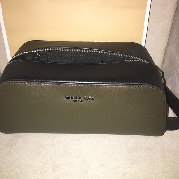 MICHAEL KORS KHAKI/BLACK LEATHER TOILETRY BAG - Picture 1 of 11
